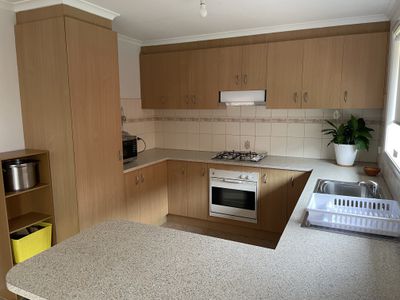 1 / 8 Gibson Court, Altona Meadows