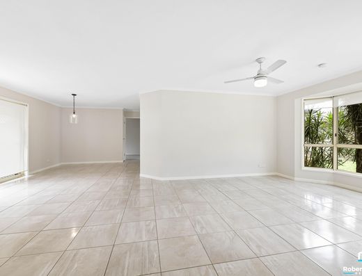A 3 Bedroom Home PLUS Bonus Room in The Parklands Estate  image 2