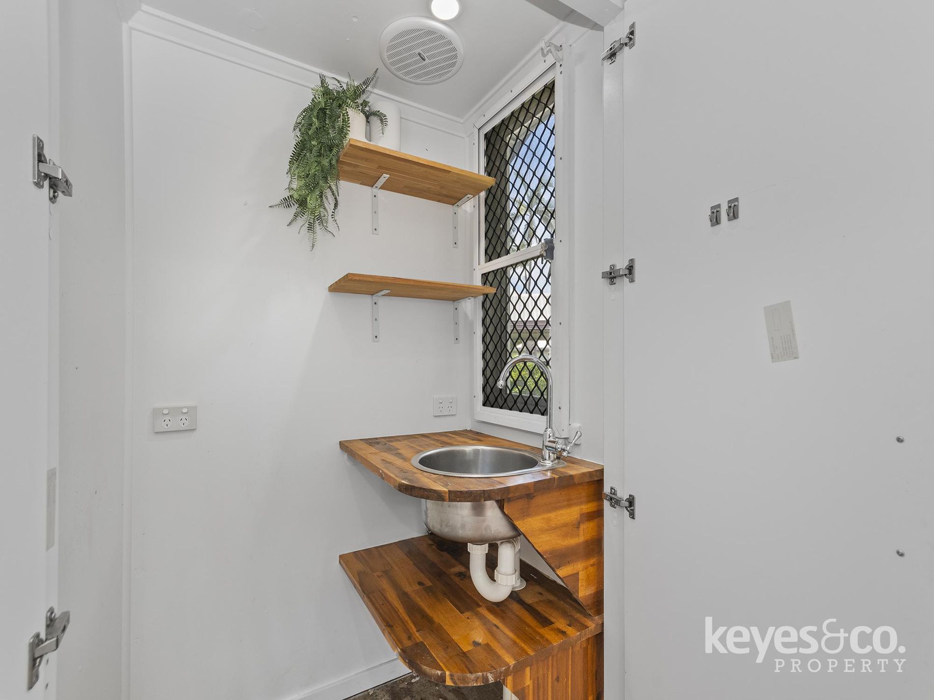 58 Kent Street, Gulliver