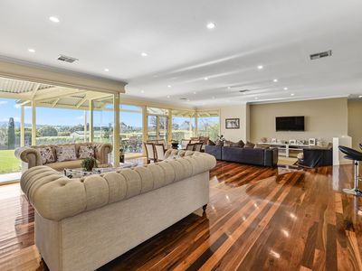 212 Wynham Road, Moorak