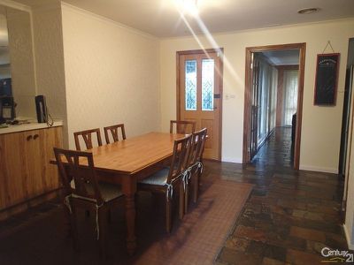 130 Oaktree Drive, Hampton Park