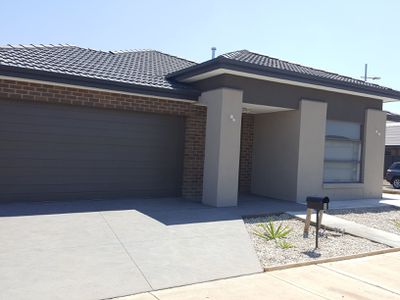 8 Lucerne Street, Tarneit