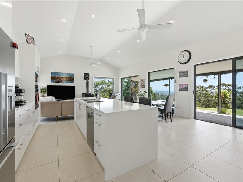 12 Scenic View, Razorback