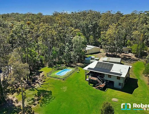 Enter Acreage Freedom with Exceptional Multi-Generational Versatility image 7