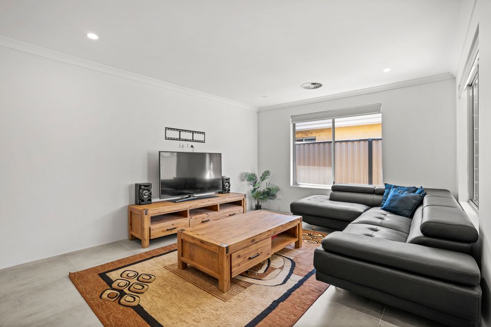 19 Calamocha Way, Piara Waters