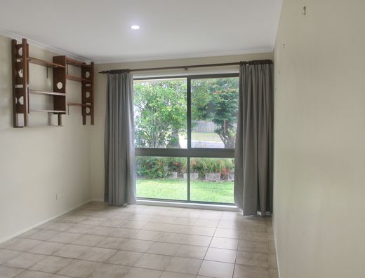 Great Family Home + Location image 10
