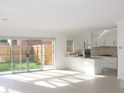 2 Holyrood Avenue, Newtown
