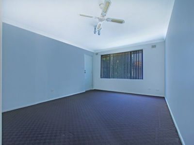 6 / 10 Peterborough Avenue, Lake Illawarra