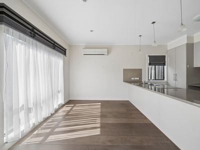 2 / 8 President Street, Seymour