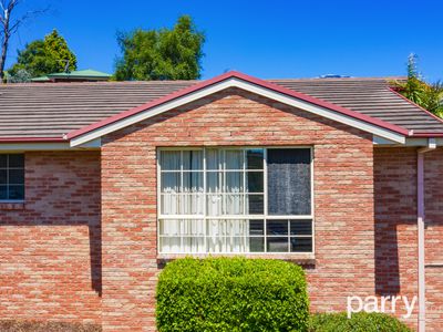 2 / 79 Outram Street, Summerhill