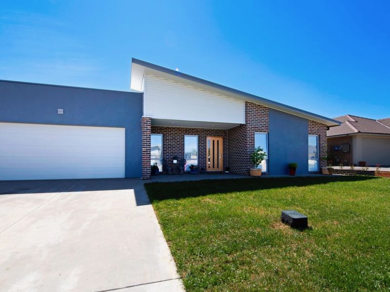 10 Angus Place, Bungendore