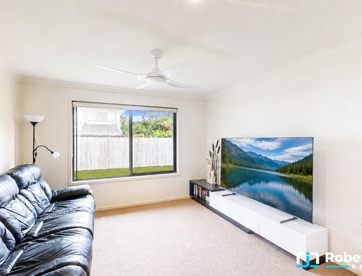 Immaculate Home with Side Access & Short Walk to Town image 8
