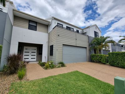 21 / 1 Michel Place, Telina