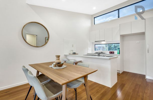 2 / 8 Austin Crescent, Pascoe Vale