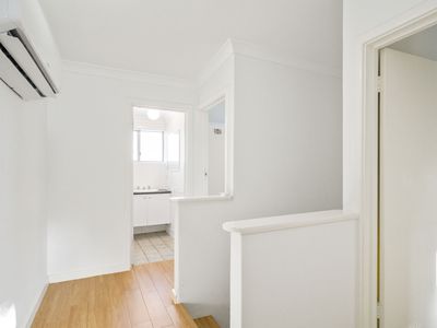 4/12 Edmund way, Calista