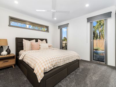10 Wyldwood Close, Somerville