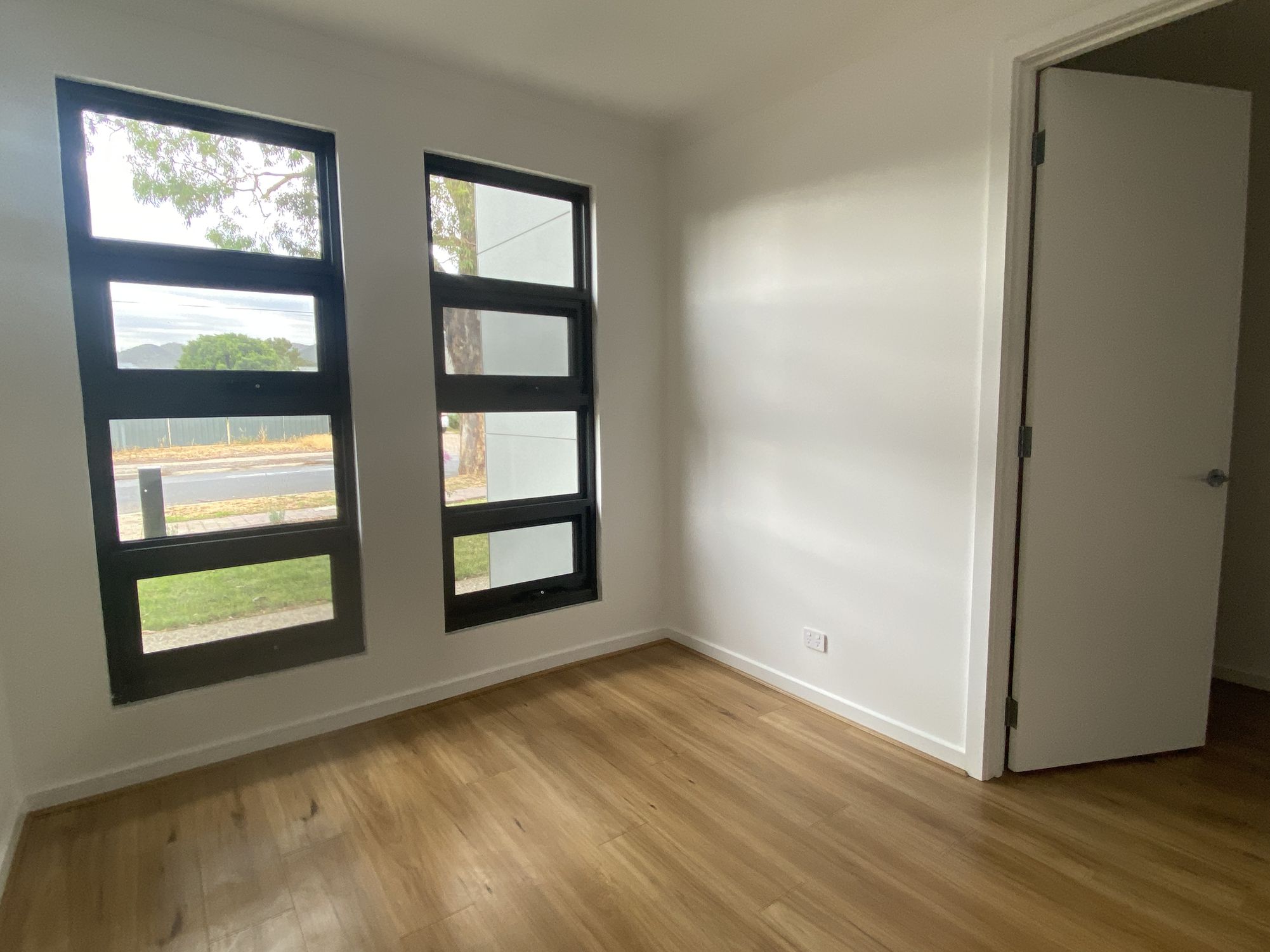 32B Avenue Road, Paradise