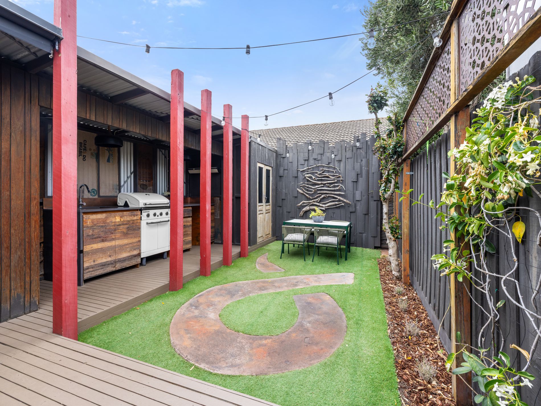 142 North Road, Newport