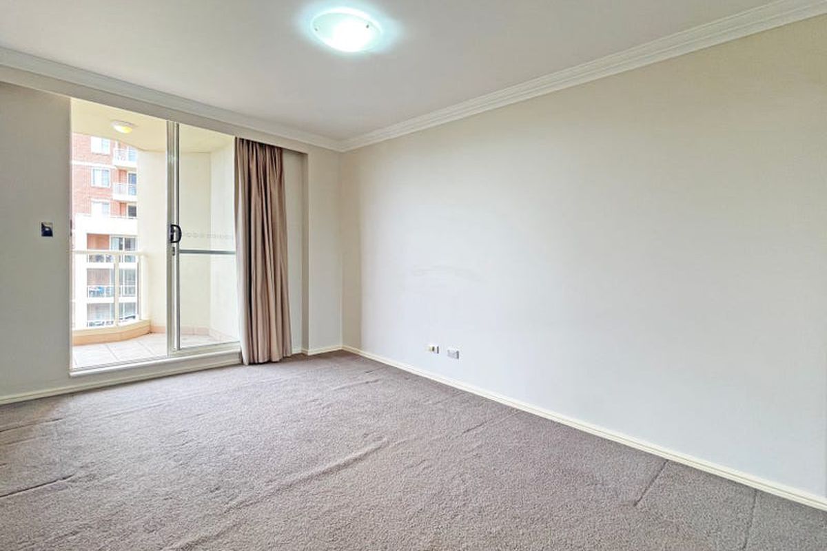 607 / 8 Wentworth Drive, Liberty Grove