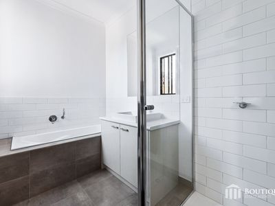 4 Aquatic Drive, Cranbourne West