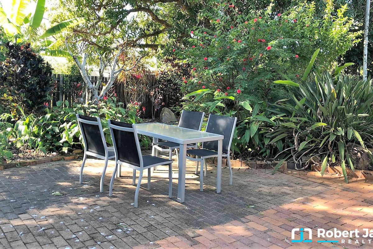 2 / 46 Poinciana Avenue, Tewantin