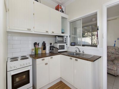 94 Lake Entrance Road, Oak Flats