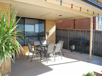 6 Mundoonen Crescent, Horsley