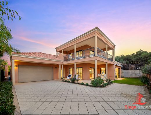 Coastal Elegance & Urban Convenience
