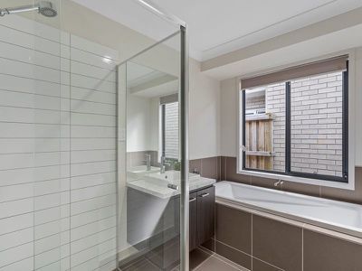 5 Miner Crescent, Pallara