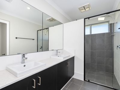 9 Pierrepoint Loop, Champion Lakes