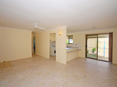2 / 85 Miller Street, Urangan