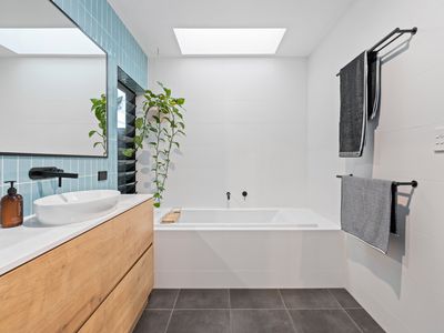 2 Warwick Avenue, North Brighton