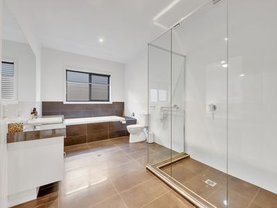 2 / 10 Luton Drive, Yarrawonga