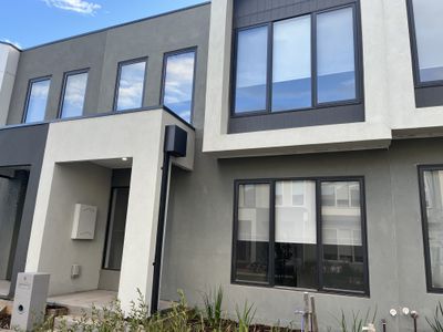 8 Rodway Walk, Tarneit