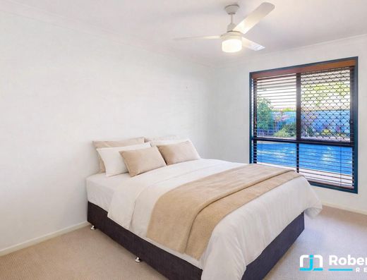 Spacious Home Offering Privacy, Pool & Side Access image 19