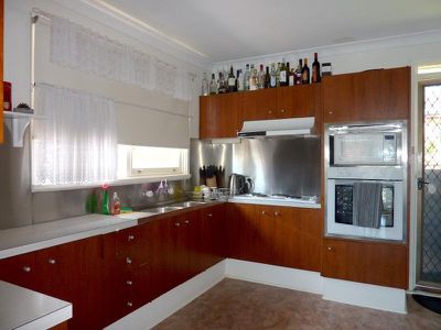 8 Knock Cres, Beverly Hills