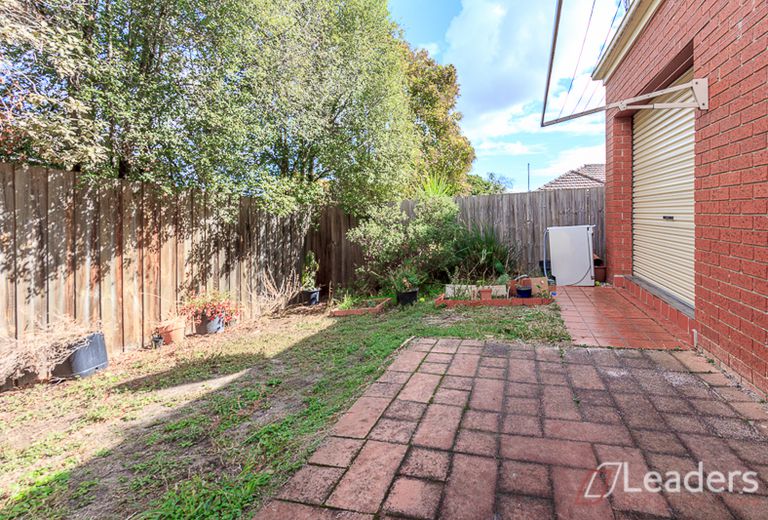 2 / 2 Allister Street, Mount Waverley