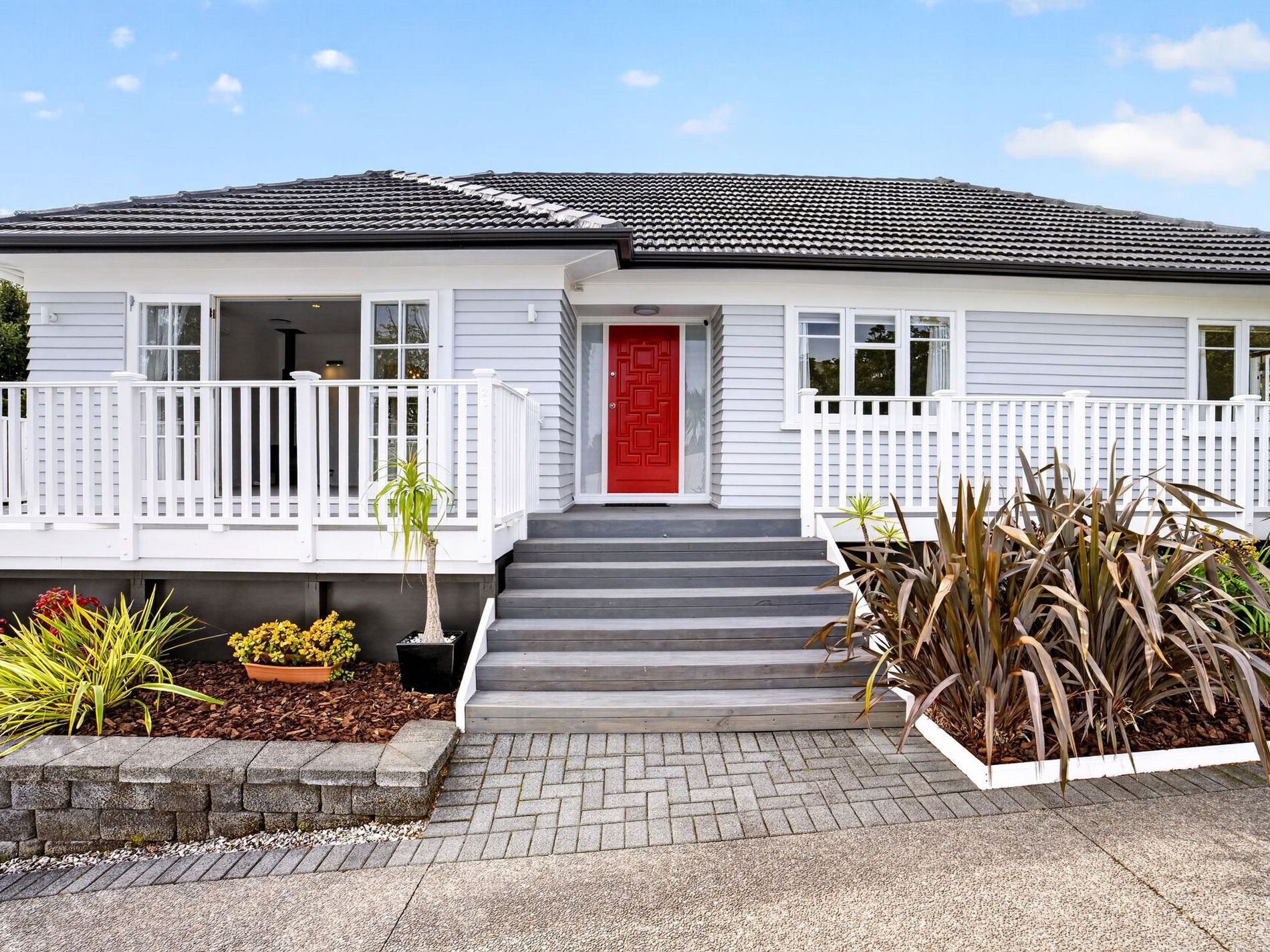 20 & 20A Brian Crescent, Stanmore Bay