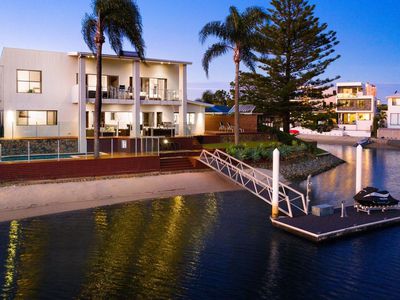 28 Summerland Key, Broadbeach Waters