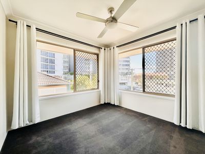 12 / 26 Genoa Street, Surfers Paradise