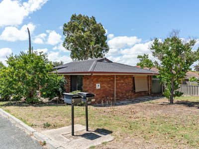 7 Smiths Avenue, Redcliffe