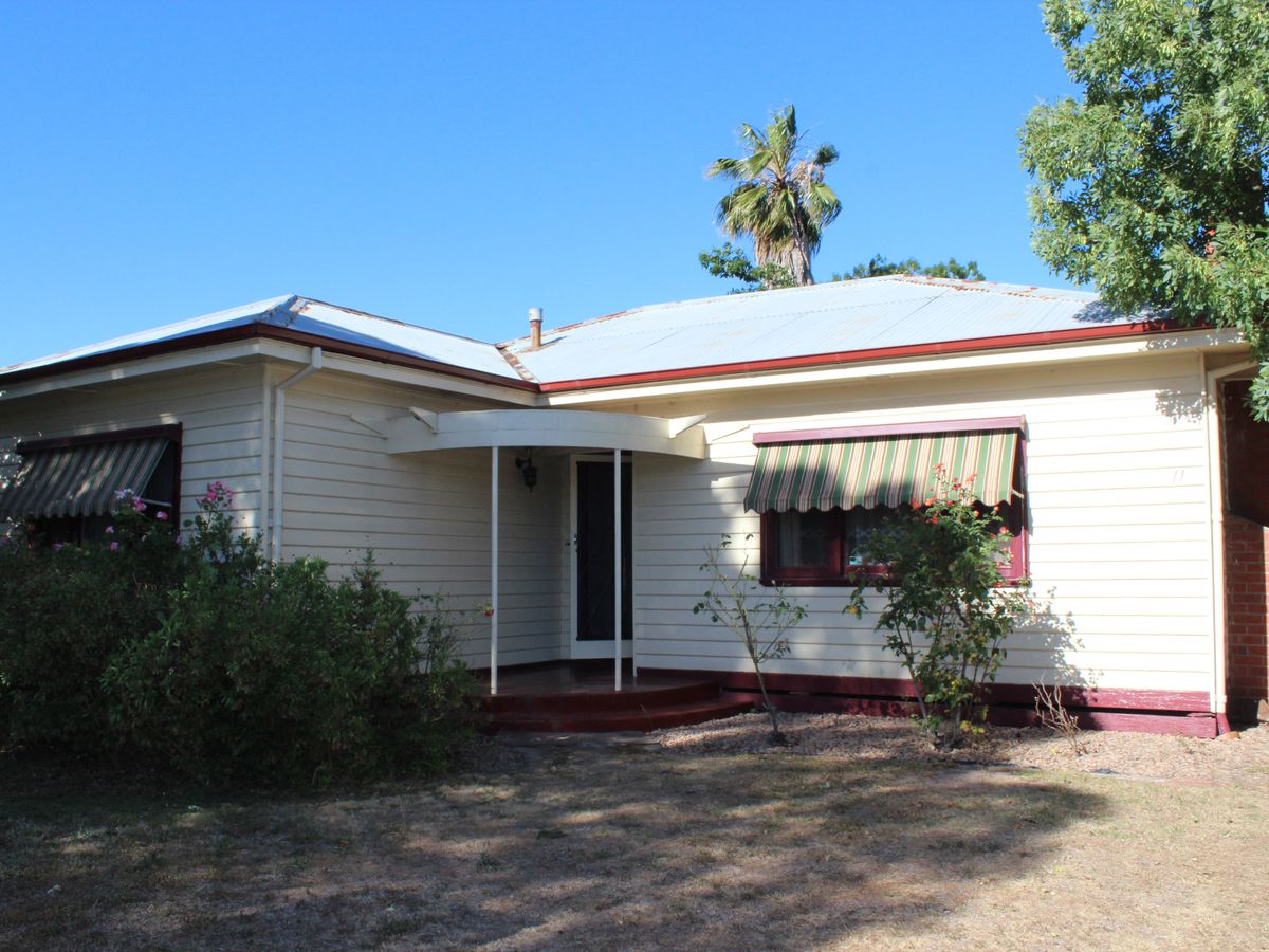 11 Swanlea Avenue, Benalla