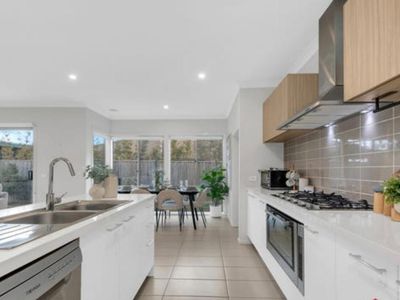 33 Pear Street, Wyndham Vale