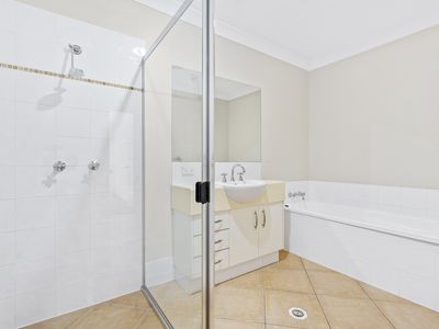 1 / 4 Cardwell Street, Upper Coomera