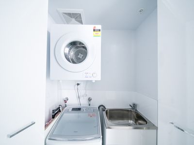 21006 / 5 Harbour Side Court, Biggera Waters