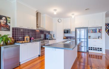 8 Holm Park Road, Beaconsfield