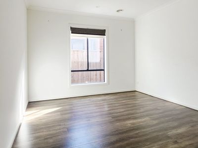 95 Holyoake Parade, Manor Lakes