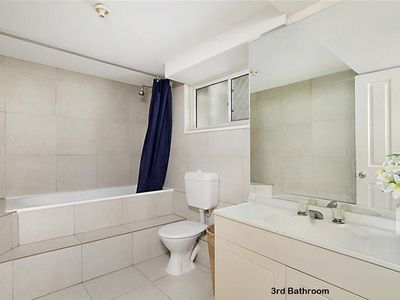 27 Roseland Avenue, Rochedale South