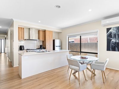 9 Edwin Close, Manor Lakes