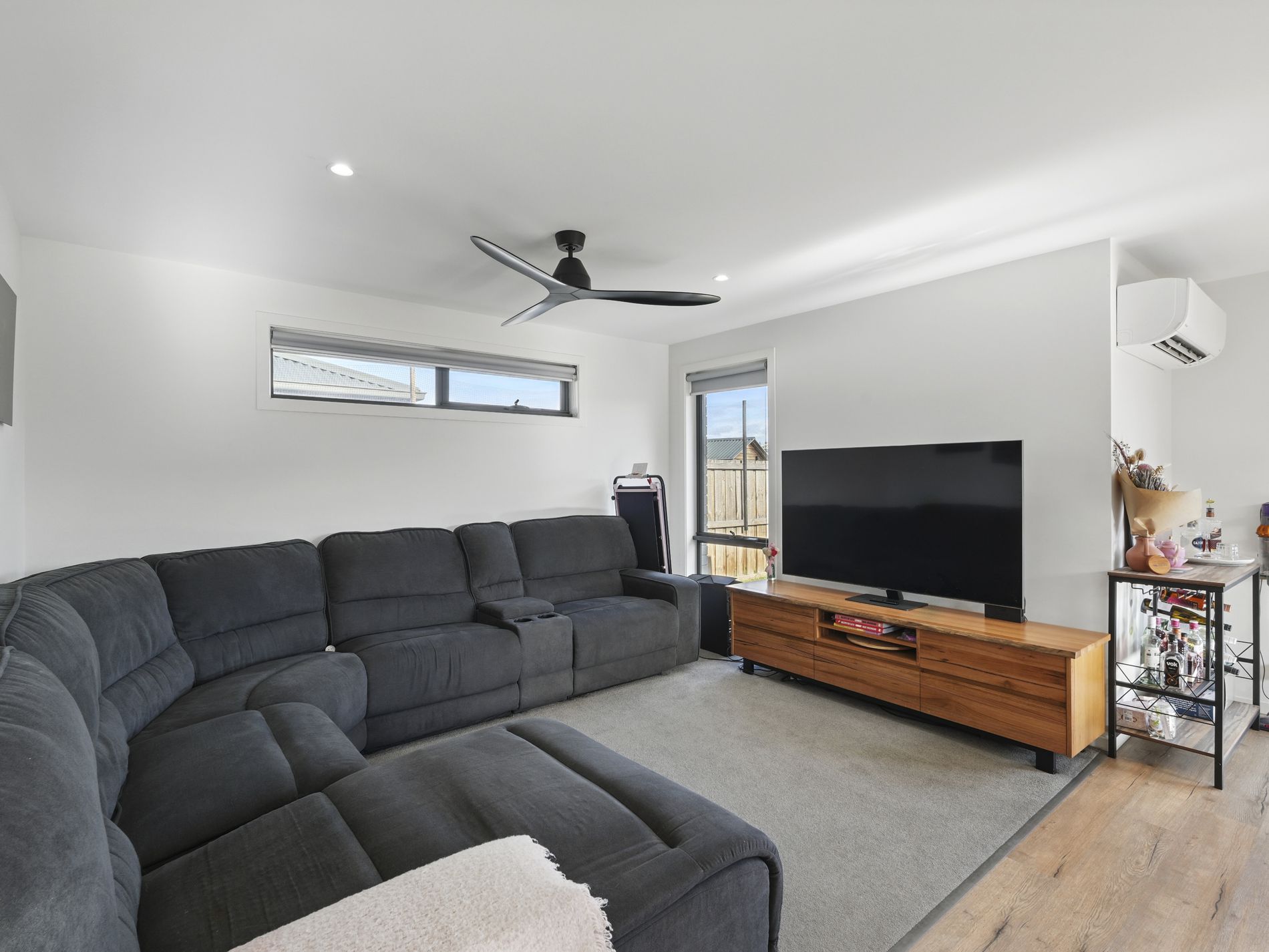 2 / 10 Curtain Court, Brighton